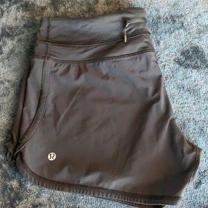 🍋 Lululemon black shorts